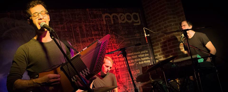 Listen: Decent Lovers – Compromising Young Thing