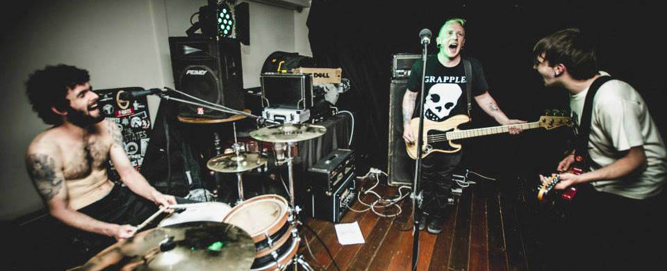 Video: Woahnows – Packets Of People